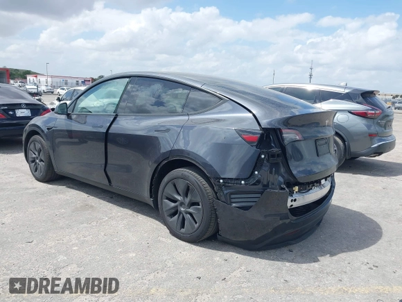 2024 Tesla Model Y Long Range with VIN 7SAYGDEE2RA318579, listed as a IAAI auction lot 41911015 with 9,277 mi miles. Bid and sale history available at carsss.com. Image 3.
