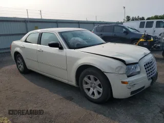 2007 Chrysler 300 z VIN 2C3LA43RX7H788453, wystawiony jako Copart lot #60262635 z przebiegiem 134 128 mil mil oraz Szkoda całkowita • Salvage title. Historia ofert i sprzedaży dostępna na DreamBid. Obrazek 4.