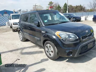 2013 Kia Soul with VIN KNDJT2A5XD7604167, listed as a IAAI auction lot 41895659 with 156,675 mi miles. Bid and sale history available at carsss.com. Image 1.