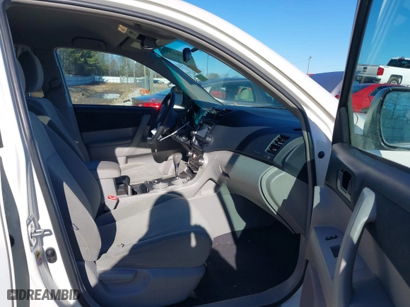 2013 Toyota Highlander with VIN 5TDZK3EH6DS101676, listed as a IAAI auction lot 41212515 with 139,755 mi miles. Bid and sale history available at carsss.com. Image 5.