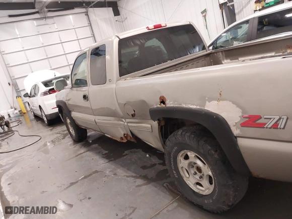 1999 Chevrolet Silverado 1500 LT with VIN 2GCEK19T8X1163660, listed as a IAAI auction lot 41758994 with 227,494 mi miles. Bid and sale history available at carsss.com. Image 6.