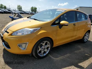 2013 Ford Fiesta Titanium z VIN 3FADP4FJ3DM216647, wystawiony jako Copart lot #61995705 z przebiegiem 125 589 mil mil oraz Czysty tytuł • Clean title. Historia ofert i sprzedaży dostępna na DreamBid. Obrazek 1.