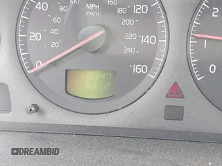 2002 Volvo S60 z VIN YV1RS61R822103797, wystawiony jako IAAI lot #42048945 z przebiegiem 148 447 mil mil oraz . Historia ofert i sprzedaży dostępna na DreamBid. Obrazek 7.