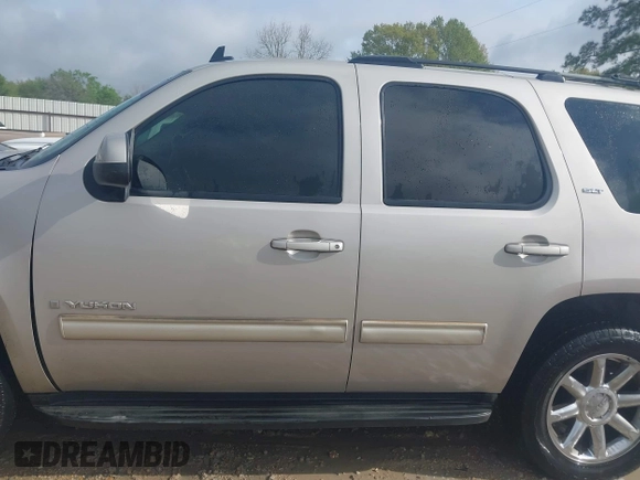 2009 GMC Yukon SLT w/4SB with VIN 1GKFC33029R273453, listed as a IAAI auction lot 41843277 with 194,684 mi miles. Bid and sale history available at carsss.com. Image 14.