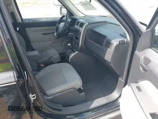 2007 Jeep Patriot Sport with VIN 1J8FF28W97D267050, listed as a IAAI auction lot 41793288 with 132,743 mi miles and . Bid and sale history available at DreamBid. Image 5.