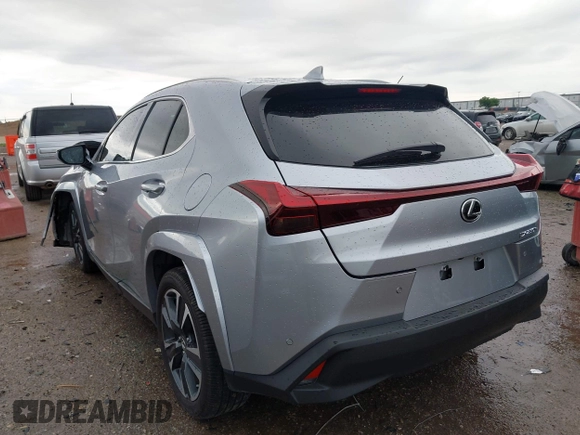 2024 Lexus UX 250h Premium z VIN JTHP6JBH7R2193351, wystawiony jako IAAI lot #42172680 z przebiegiem 10 072 mil mil oraz . Historia ofert i sprzedaży dostępna na DreamBid. Obrazek 3.