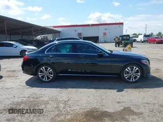 2019 Mercedes-Benz C 300 z VIN 55SWF8DB0KU307190, wystawiony jako IAAI lot #42064216 z przebiegiem 152 907 mil mil oraz . Historia ofert i sprzedaży dostępna na DreamBid. Obrazek 13.
