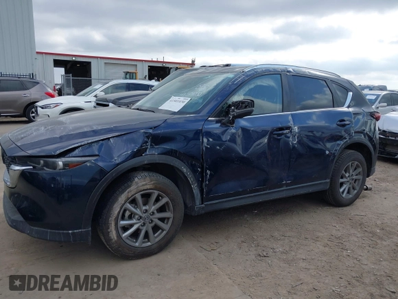 2023 Mazda CX-5 S Carbon Edition z VIN JM3KFBCM4P0288155, wystawiony jako IAAI lot #41501030 z przebiegiem 26 516 mil mil oraz . Historia ofert i sprzedaży dostępna na DreamBid. Obrazek 6.