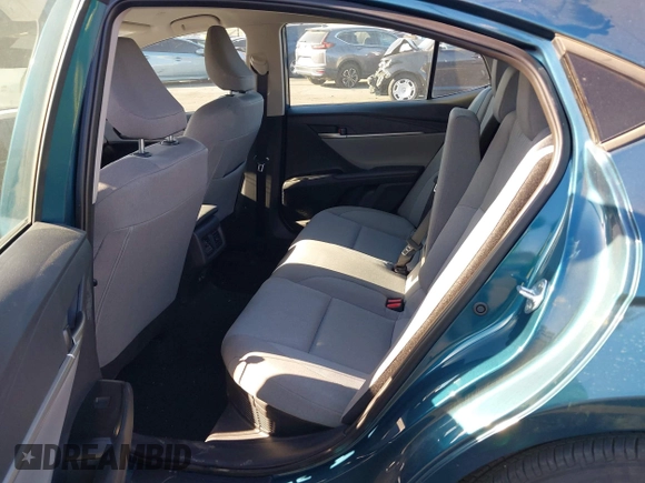 2025 Toyota Camry LE z VIN 4T1DAACK0SU038983, wystawiony jako IAAI lot #42300193 z przebiegiem 8 690 mil mil oraz . Historia ofert i sprzedaży dostępna na DreamBid. Obrazek 8.