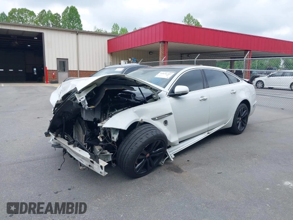 2016 Jaguar XJ Portfolio with VIN SAJWJ2GD8G8W00063, listed as a IAAI auction lot 42076707 with Not provided miles and . Bid and sale history available at DreamBid. Image 17.