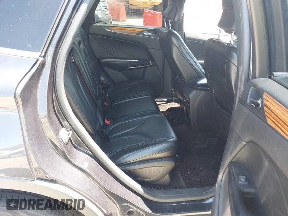 2015 Lincoln MKC z VIN 5LMCJ1A95FUJ18259, wystawiony jako IAAI lot #42294839 z przebiegiem 188 224 mil mil oraz . Historia ofert i sprzedaży dostępna na DreamBid. Obrazek 8.