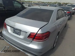 2016 Mercedes-Benz E 350 Sport z VIN WDDHF5KB9GB178314, wystawiony jako IAAI lot #37312402 z przebiegiem 99 819 mil mil oraz . Historia ofert i sprzedaży dostępna na DreamBid. Obrazek 4.