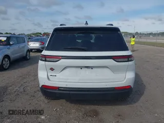 2023 Jeep Grand Cherokee Altitude z VIN 1C4RJHAG5PC609379, wystawiony jako IAAI lot #41599379 z przebiegiem 16 151 mil mil oraz . Historia ofert i sprzedaży dostępna na DreamBid. Obrazek 16.