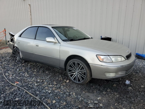 1998 Lexus ES 300 Luxury Sport Sdn with VIN JT8BF28G8W5021578, listed as a Copart auction lot 80336154 with 226,361 mi miles and Salvage Title. Bid and sale history available at carsss.com. Image 4.