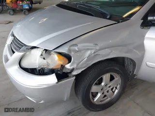 2005 Dodge Caravan SXT with VIN 2D4GP44L85R477720, listed as a IAAI auction lot 41925419 with 202,972 mi miles. Bid and sale history available at carsss.com. Image 6.