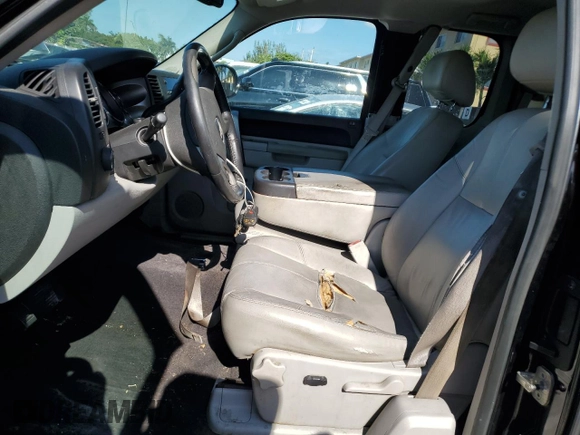 2010 Chevrolet Silverado 1500 LT with VIN 1GCSCSE06AZ133718, listed as a Copart auction lot 48911275 with 232,479 mi miles and Salvage Title. Bid and sale history available at DreamBid. Image 7.