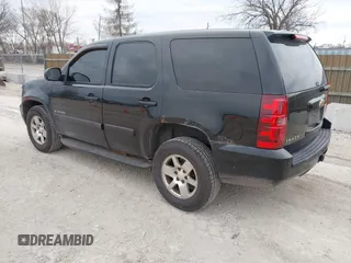 2008 Chevrolet Tahoe Police z VIN 1GNEC030X8R246979, wystawiony jako IAAI lot #41714414 z przebiegiem 209 942 mil mil oraz . Historia ofert i sprzedaży dostępna na DreamBid. Obrazek 3.