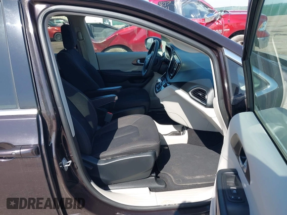 2017 Chrysler Pacifica Touring with VIN 2C4RC1DG7HR695171, listed as a IAAI auction lot 42230782 with 114,273 mi miles and . Bid and sale history available at DreamBid. Image 5.