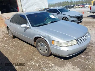 1999 Cadillac Seville Luxury SLS z VIN 1G6KS54Y2XU925322, wystawiony jako IAAI lot #41889695 z przebiegiem 150 587 mil mil oraz . Historia ofert i sprzedaży dostępna na DreamBid. Obrazek 1.