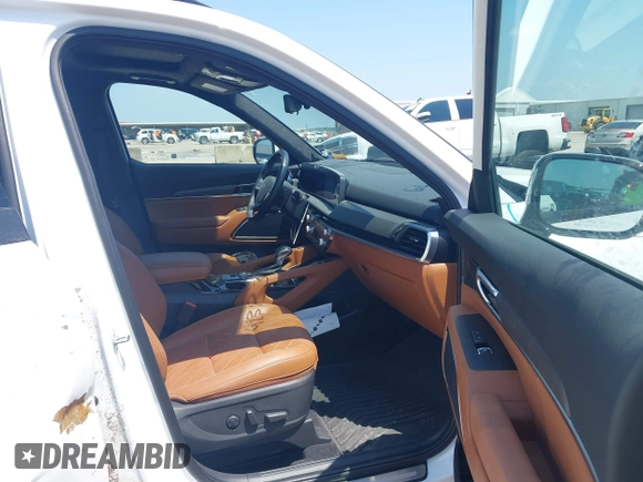 2024 Kia Telluride SX Prestige X-Pro with VIN 5XYP5DGC8RG533874, listed as a IAAI auction lot 42377392 with 11,819 mi miles and . Bid and sale history available at DreamBid. Image 5.