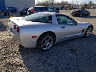 2002 Chevrolet Corvette with VIN 1G1YY22G325120729, listed as a Copart auction lot 87853405 with 58,861 mi miles and Salvage Title. Bid and sale history available at carsss.com. Image 3.