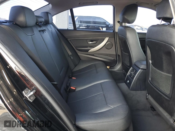 2018 BMW 3 Series 320i xDrive z VIN WBA8A3C51JA489672, wystawiony jako Copart lot #55775625 z przebiegiem 66 626 mil mil oraz Szkoda całkowita • Salvage title. Historia ofert i sprzedaży dostępna na DreamBid. Obrazek 10.