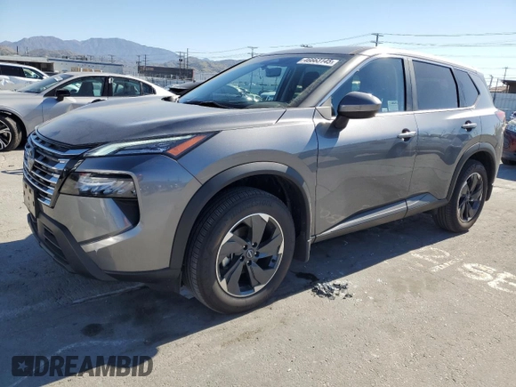 2024 Nissan Rogue SV z VIN JN8BT3BA0RW002143, wystawiony jako Copart lot #46663145 z przebiegiem 9 837 mil mil oraz Szkoda całkowita • Salvage title. Historia ofert i sprzedaży dostępna na DreamBid. Obrazek 1.