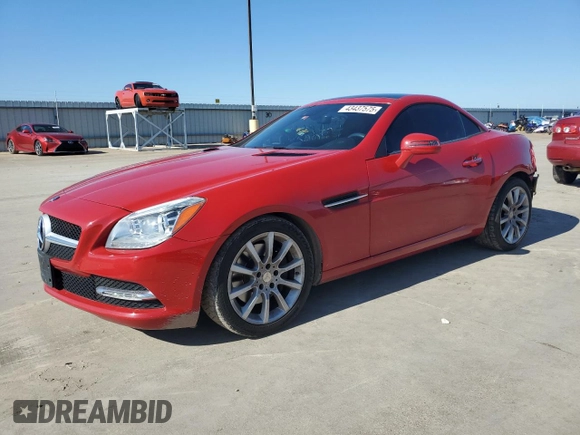 2016 Mercedes-Benz SLK 300 z VIN WDDPK3JAXGF119298, wystawiony jako Copart lot #43437575 z przebiegiem 28 940 mil mil oraz Szkoda całkowita • Salvage title. Historia ofert i sprzedaży dostępna na DreamBid. Obrazek 1.