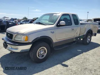 1998 Ford F-150 z VIN 2FTRX18L5WCB14598, wystawiony jako Copart lot #57298135 z przebiegiem 161 467 mil mil oraz Szkoda całkowita • Salvage title. Historia ofert i sprzedaży dostępna na DreamBid. Obrazek 1.