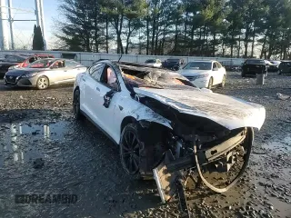 2016 Tesla Model S 90D z VIN 5YJSA1E29GF128397, wystawiony jako Copart lot #86532184 z przebiegiem Nie podano mil oraz Szkoda całkowita • Salvage title. Historia ofert i sprzedaży dostępna na DreamBid. Obrazek 11.