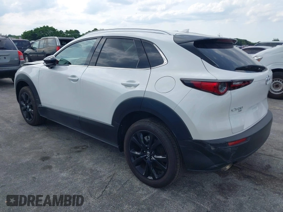 2024 Mazda CX-30 Premium z VIN 3MVDMBDY7RM706554, wystawiony jako IAAI lot #42322863 z przebiegiem 2817 mil mil oraz . Historia ofert i sprzedaży dostępna na DreamBid. Obrazek 3.