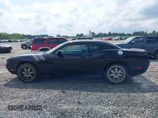 2010 Dodge Challenger R/T Classic z VIN 2B3CJ5DT9AH283623, wystawiony jako IAAI lot #42143412 z przebiegiem 171 805 mil mil oraz . Historia ofert i sprzedaży dostępna na DreamBid. Obrazek 14.