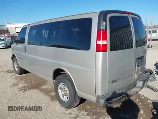 2007 Chevrolet Express Passenger with VIN 1GAHG35UX71176305, listed as a IAAI auction lot 41143812 with 338,940 mi miles and . Bid and sale history available at DreamBid. Image 3.