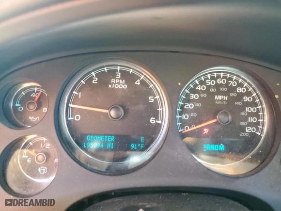 2010 Chevrolet Suburban Commercial with VIN 1GNUKHE39AR226118, listed as a Copart auction lot 73814434 with 195,094 mi miles and Salvage Title. Bid and sale history available at carsss.com. Image 9.