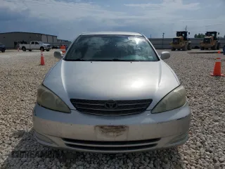 2002 Toyota Camry XLE z VIN 4T1BF32K12U519069, wystawiony jako Copart lot #55501405 z przebiegiem 186 142 mil mil oraz Szkoda całkowita • Salvage title. Historia ofert i sprzedaży dostępna na DreamBid. Obrazek 5.