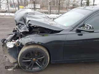 2015 BMW 3 Series 328i xDrive z VIN WBA3B5C55FF959652, wystawiony jako IAAI lot #41545937 z przebiegiem 101 637 mil mil oraz . Historia ofert i sprzedaży dostępna na DreamBid. Obrazek 6.