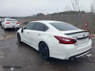 2018 Nissan Altima 2.5 SL with VIN 1N4AL3AP3JC163577, listed as a IAAI auction lot 41406241 with 138,214 mi miles. Bid and sale history available at carsss.com. Image 3.