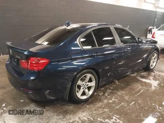 2015 BMW 3 Series 328i xDrive z VIN WBA3B5C51FP654322, wystawiony jako IAAI lot #41675405 z przebiegiem 108 798 mil mil oraz . Historia ofert i sprzedaży dostępna na DreamBid. Obrazek 4.