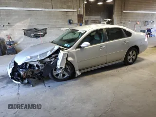 2015 Chevrolet Impala LS z VIN 2G1WA5E32F1122730, wystawiony jako Copart lot #64921195 z przebiegiem Nie podano mil oraz Szkoda całkowita • Salvage title. Historia ofert i sprzedaży dostępna na DreamBid. Obrazek 1.