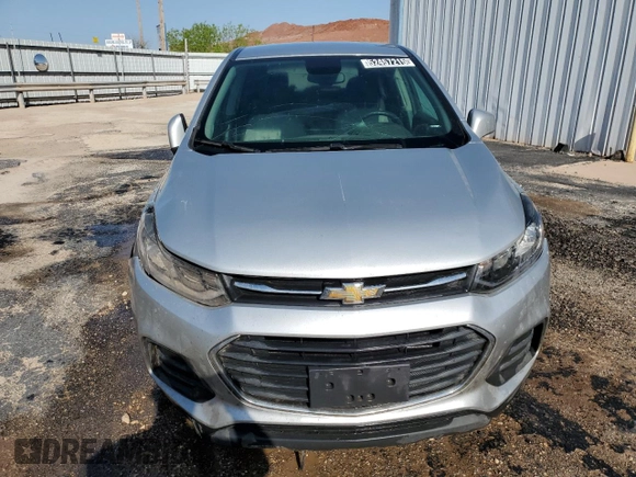 2021 Chevrolet Trax LS z VIN KL7CJKSB9MB306982, wystawiony jako Copart lot #52457215 z przebiegiem 95 949 mil mil oraz Czysty tytuł • Clean title. Historia ofert i sprzedaży dostępna na DreamBid. Obrazek 5.