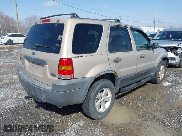 2007 Ford Escape XLT with VIN 1FMYU03Z47KB51872, listed as a IAAI auction lot 41656587 with 141,708 mi miles. Bid and sale history available at carsss.com. Image 4.
