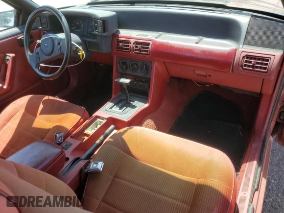 1988 Ford Mustang z VIN 1FABP40A9JF257876, wystawiony jako Copart lot #56777285 z przebiegiem 33 247 mil mil oraz Czysty tytuł • Clean title. Historia ofert i sprzedaży dostępna na DreamBid. Obrazek 8.