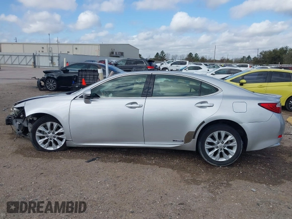 2013 Lexus ES 300h Hybrid with VIN JTHBW1GG5D2037179, listed as a IAAI auction lot 41775233 with 136,274 mi miles. Bid and sale history available at carsss.com. Image 15.