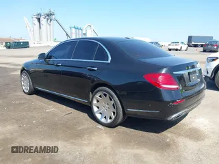 2017 Mercedes-Benz E 300 Luxury с VIN WDDZF4KB5HA181216, выставлен на аукционе IAAI как лот 42576943 с пробегом 105 576 миль миль и . История ставок и продаж доступна на DreamBid. Изображение 3.