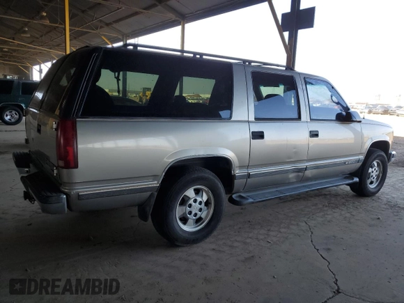 1999 Chevrolet Suburban z VIN 3GNFK16R3XG217135, wystawiony jako Copart lot #57158455 z przebiegiem 200 002 mil mil oraz Czysty tytuł • Clean title. Historia ofert i sprzedaży dostępna na DreamBid. Obrazek 3.