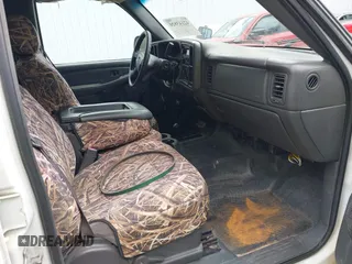2005 GMC Sierra 2500HD SLE z VIN 1GTHK23U75F804162, wystawiony jako IAAI lot #42143820 z przebiegiem 3 mil mil oraz . Historia ofert i sprzedaży dostępna na DreamBid. Obrazek 5.