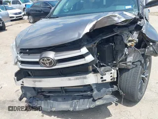 2018 Toyota Highlander LE z VIN 5TDZARFH1JS038079, wystawiony jako IAAI lot #42369968 z przebiegiem 83 706 mil mil oraz . Historia ofert i sprzedaży dostępna na DreamBid. Obrazek 6.