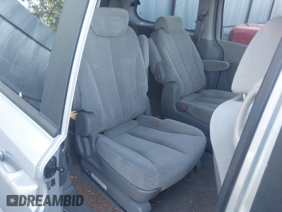 2006 Kia Sedona LX with VIN KNDMB233366032380, listed as a IAAI auction lot 42196919 with 132,336 mi miles. Bid and sale history available at carsss.com. Image 8.