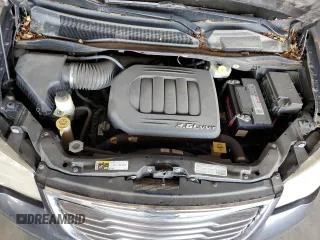 2013 Chrysler Town & Country Touring z VIN 2C4RC1BG6DR677967, wystawiony jako Copart lot #61434645 z przebiegiem 140 798 mil mil oraz Czysty tytuł • Clean title. Historia ofert i sprzedaży dostępna na DreamBid. Obrazek 12.