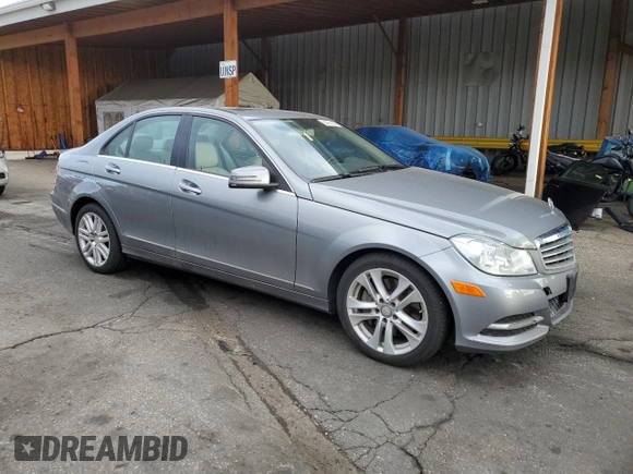 2013 Mercedes-Benz C 300 Sport z VIN WDDGF8AB2DG132238, wystawiony jako Copart lot #54061085 z przebiegiem 91 480 mil mil oraz Szkoda całkowita • Salvage title. Historia ofert i sprzedaży dostępna na DreamBid. Obrazek 4.